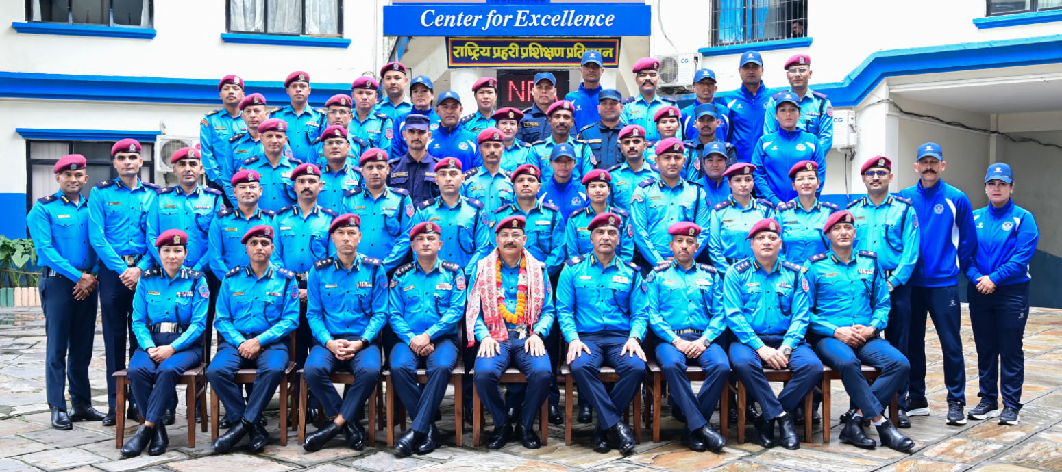 नेपाल प्रहरी प्रधान कार्यालय, प्रदेश समन्वय विभाग, नक्साल सरुवा हुनुभएका प्रहरी अतिरिक्त महानिरीक्षक श्री शिद्धी बिक्रम शाहज्यूको सम्मानमा आयोजित ‘शुभकामना तथा फेरि भेटौंला’ कार्यक्रमपश्चातको सामूहिक तस्बिर । मिति २०८३/०३/२९ गते ।
