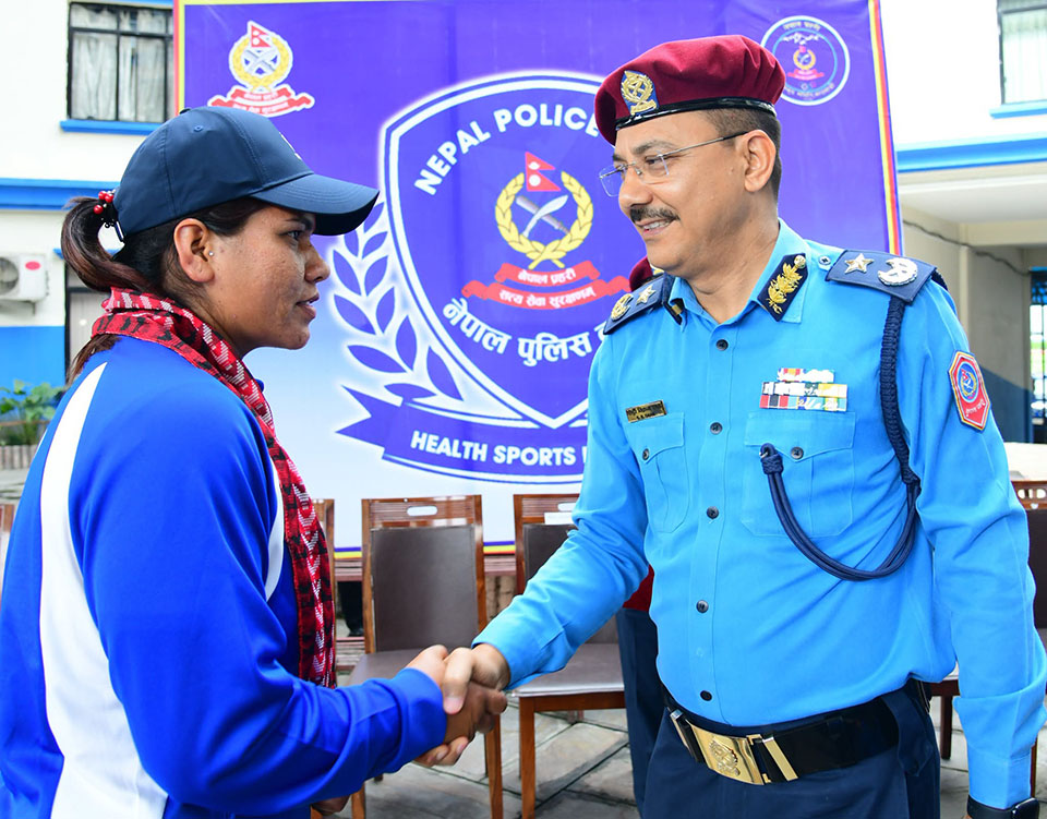 राष्ट्रिय एथ्लेटिक्स प्रतियोगितामा पदक विजेता नेपाल प्रहरीका खेलाडी तथा अफिसियल सम्मानित