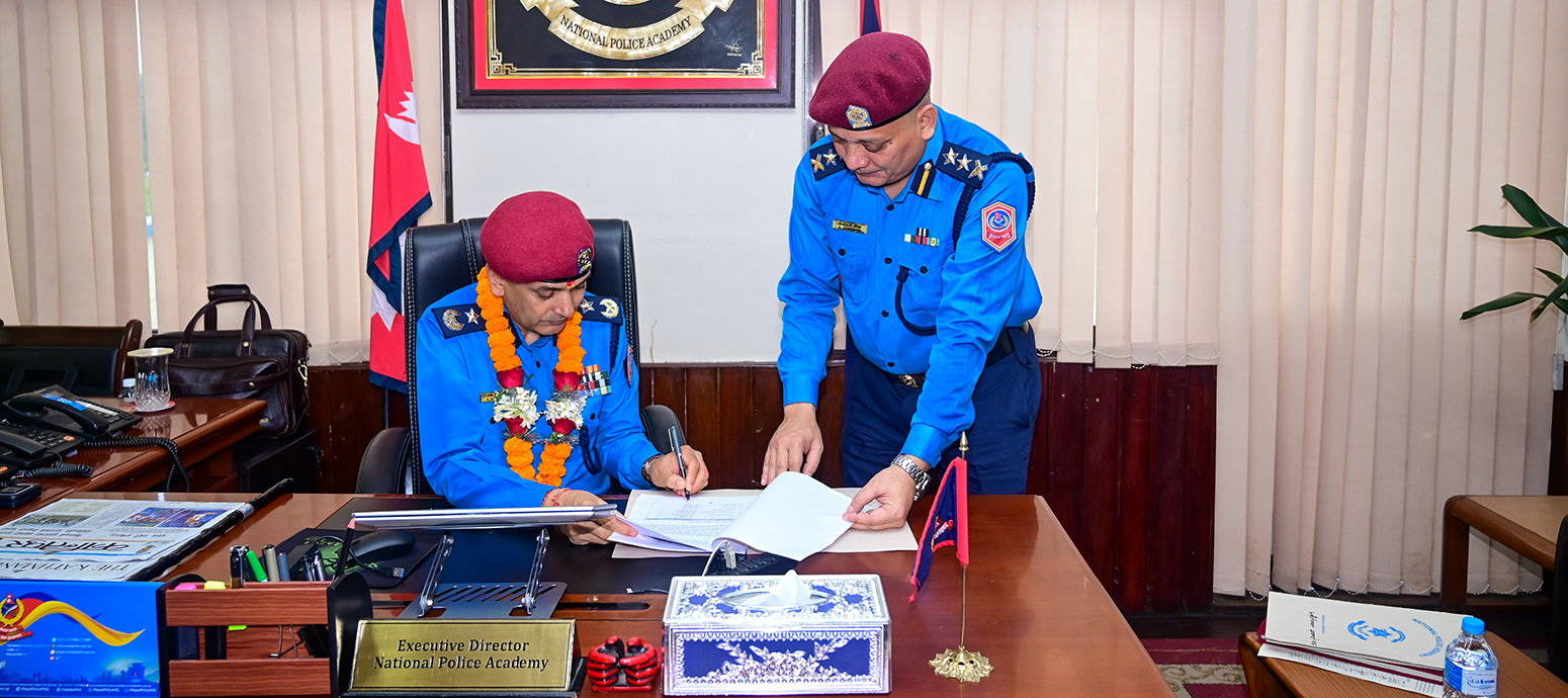 कार्यकारी निर्देशक प्रहरी अतिरिक्त महानिरीक्षक श्रीमान् राजन अधिकारीज्यू प्रतिष्ठानमा हाजिर हुनुभई पदभार ग्रहण गर्नुहुँदै । मितिः २०८३।०३।२९ गते ।